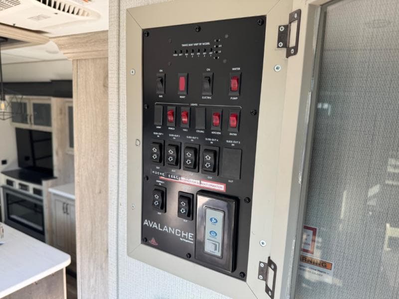 2023 Keystone RV 2023 Keystone RV Avalanche - thumbnail 30