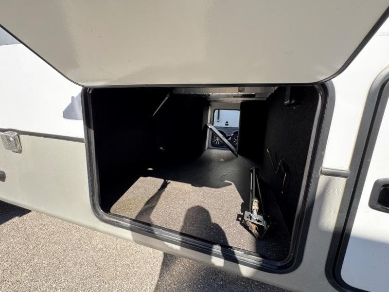 2023 Keystone RV 2023 Keystone RV Avalanche - thumbnail 6