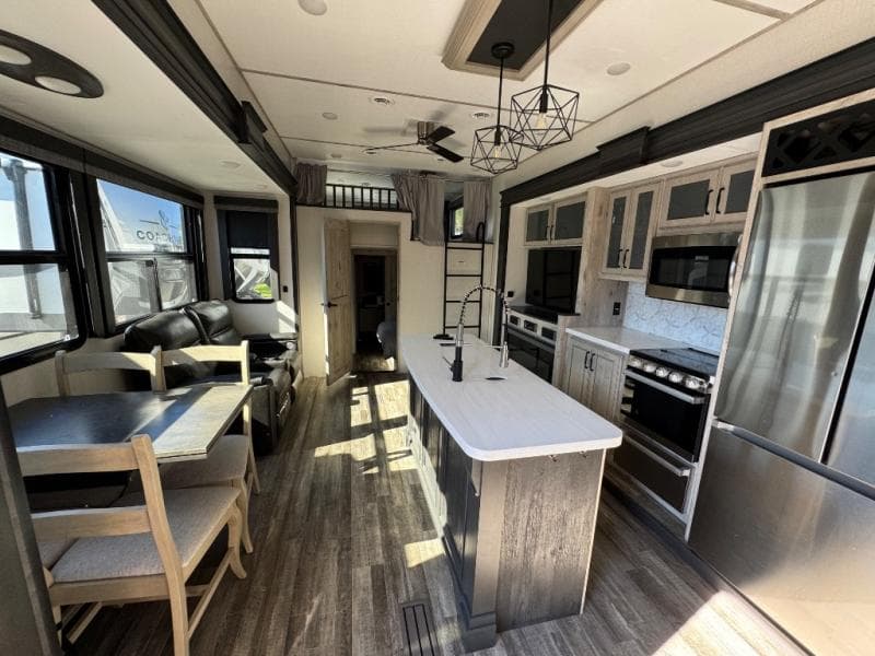 2023 Keystone RV 2023 Keystone RV Avalanche - thumbnail 7