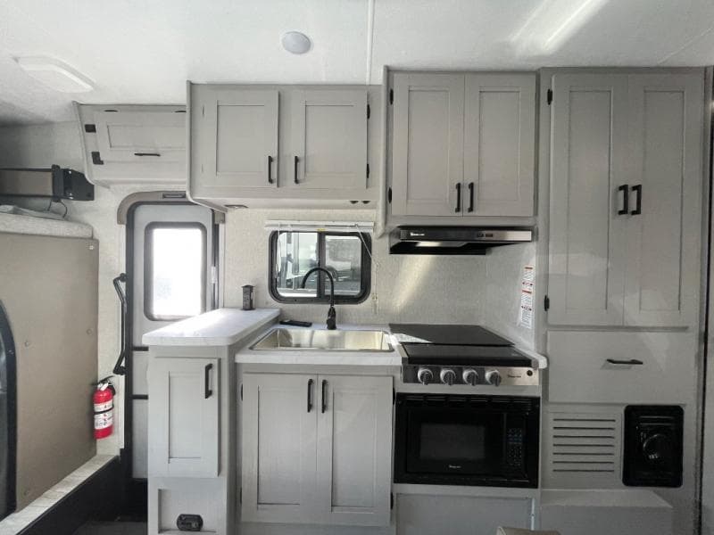 2024 Coachmen 2024 Coachmen Freelander - thumbnail 12