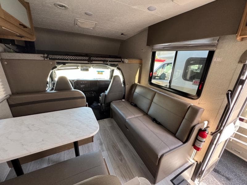 2024 Coachmen 2024 Coachmen Leprechaun - thumbnail 12