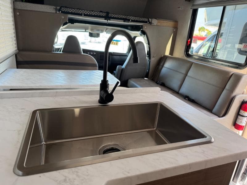 2024 Coachmen 2024 Coachmen Leprechaun - thumbnail 16