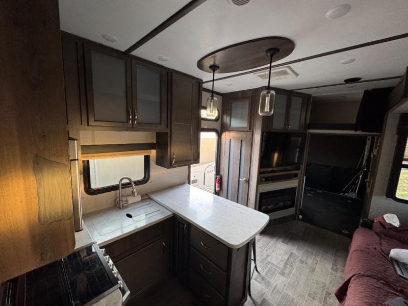 2019 Dutchmen 2019 Dutchmen Voltage - thumbnail 6