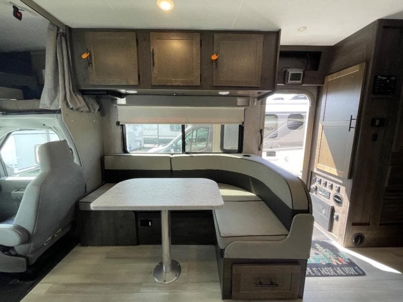 2021 Coachmen 2021 Coachmen Leprechaun - thumbnail 9