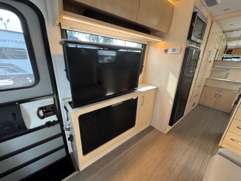 2022 Leisure Travel Vans 2022 Leisure Travel Vans Unity - thumbnail 21