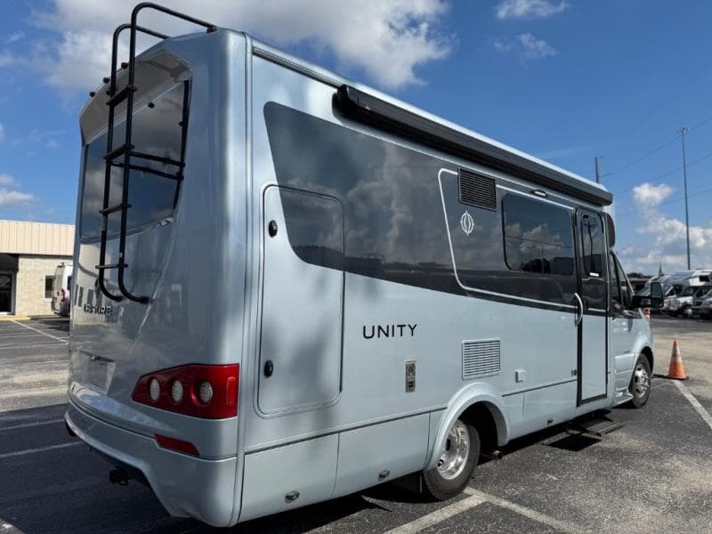 2022 Leisure Travel Vans 2022 Leisure Travel Vans Unity - thumbnail 4