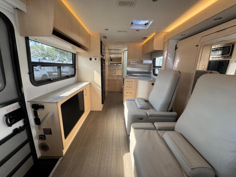 2022 Leisure Travel Vans 2022 Leisure Travel Vans Unity - thumbnail 6