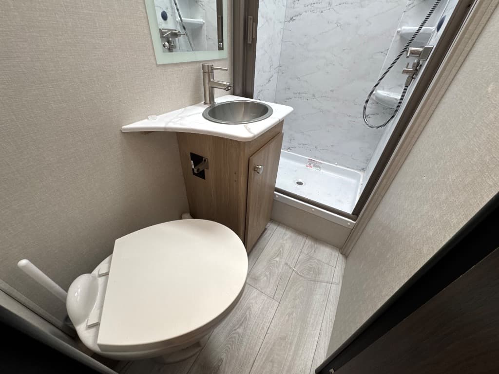 2025 Coachmen 2025 Coachmen Leprechaun - thumbnail 14